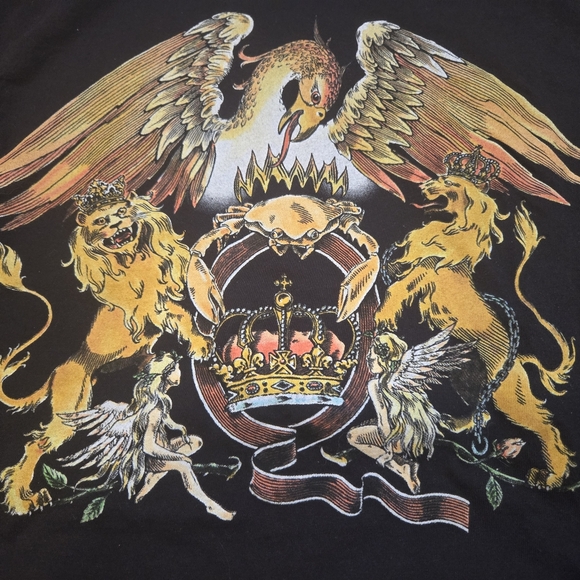 QUEEN black tshirt with gold red accents on the print front back mens BNWOT - Picture 3 of 15